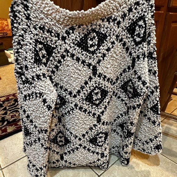 Black and white womens sweater size S/M. Brand is Miracle USA - Picture 7 of 7